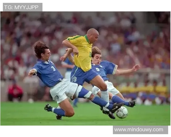 变身为绿茵场上的足球巨星，挑战极限成就你的巅峰时刻