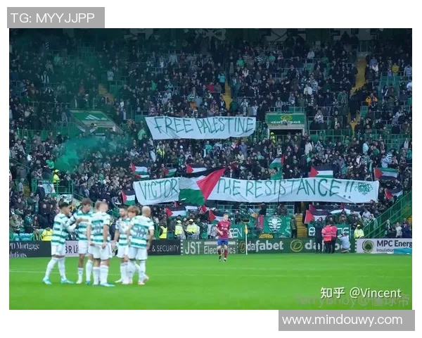 足球场看台上球星瞬间定格热血时刻球迷激情四溢的视觉盛宴