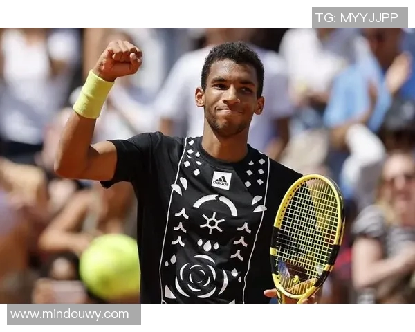 黑皮帅哥：足球场上的绝世风采与独特魅力展现